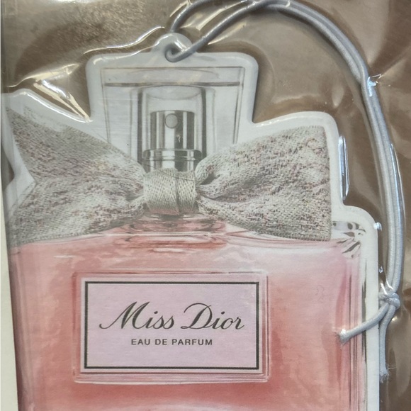 Dior Gift box with beautiful Dior products - Picture 7 of 11